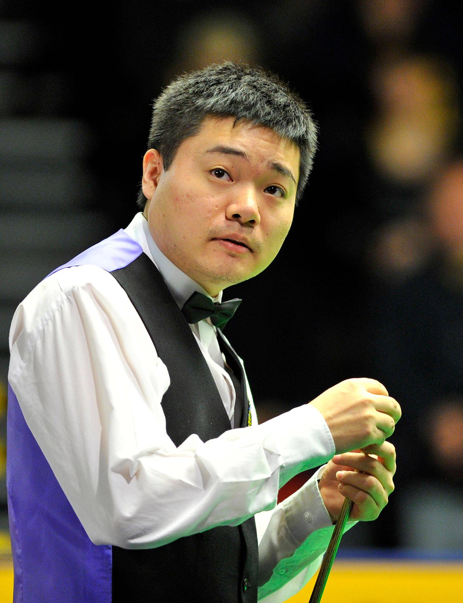 詹姆斯年过 詹姆斯年过