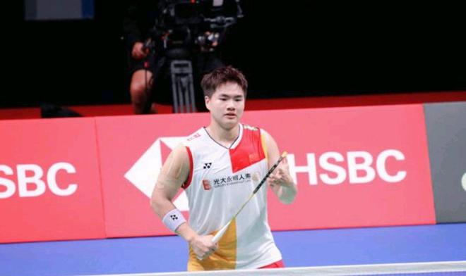 一个由学生 一个由学生